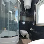 Zare וילה פורץ