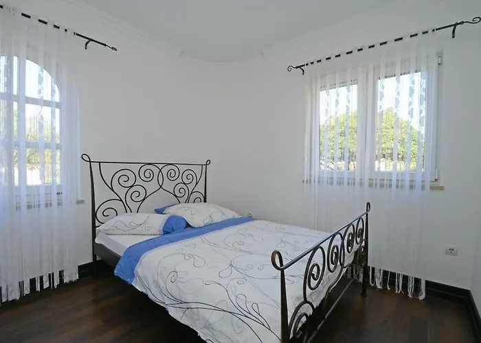 Villa Zare