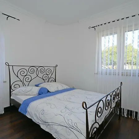 Vila Zare